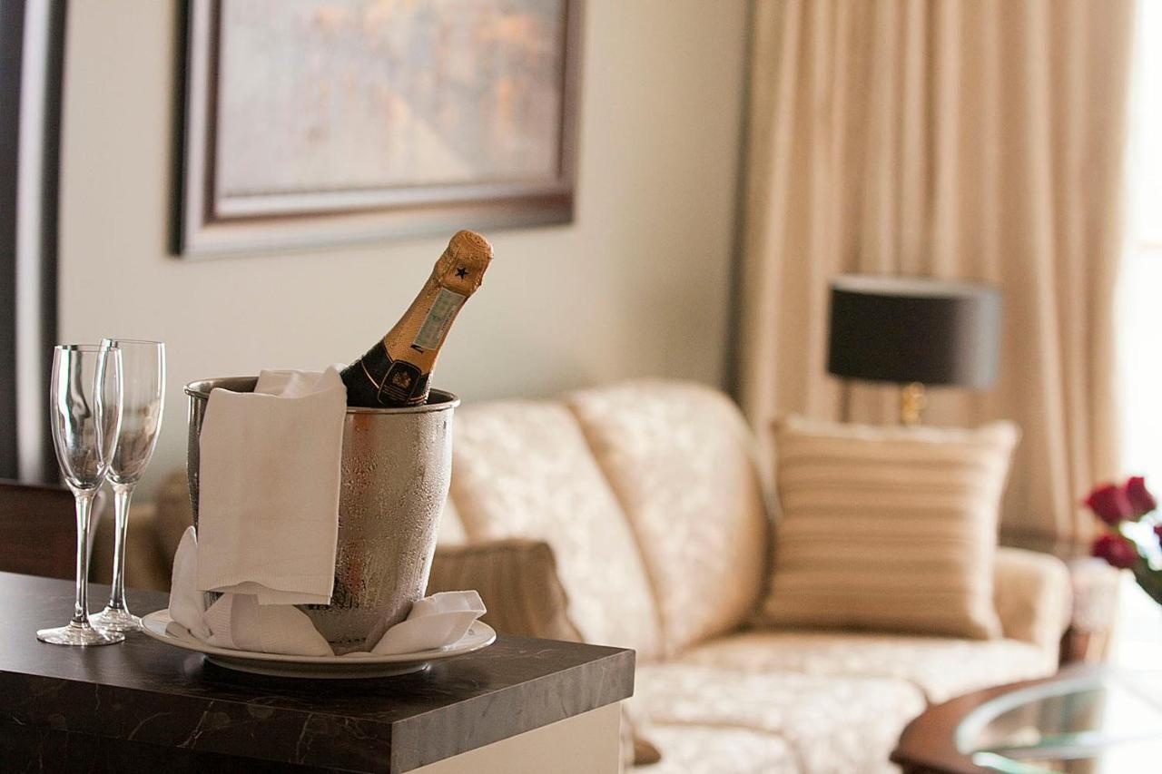 Royal Princess Hotel Dubrovnik Quarto foto A bottle of champagne in a champagne bucket